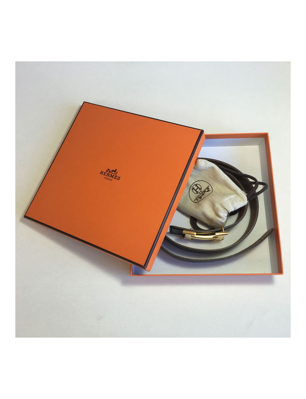 xxx Ceinture HERMES T 85 réversible en cuir box noir et cuir togo gold