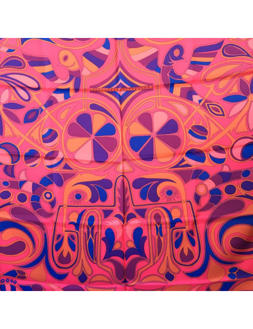 Châle HERMES "Folklore" en twill de soie rose, mauve, marron