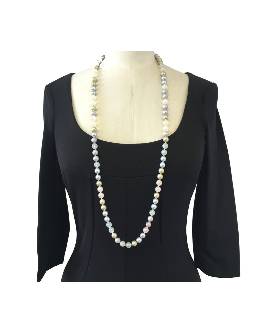 Sautoir CHANEL perles nacrées grises, mauve et beige