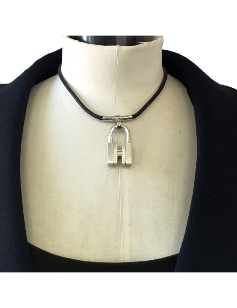 Collier HERMES lien en cuir noir et cadenas en argent