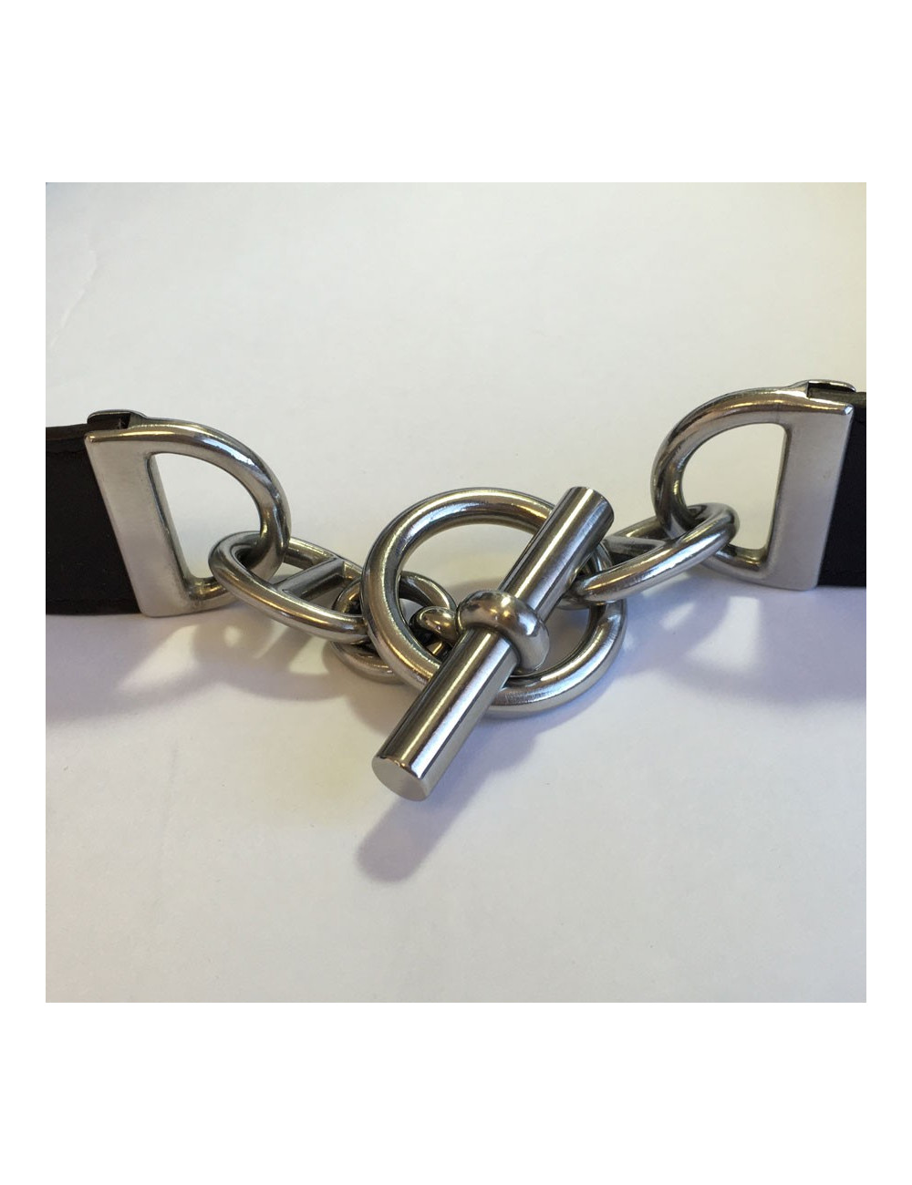 Ceinture HERMES en cuir lisse chocolat et fermoir en T argenté