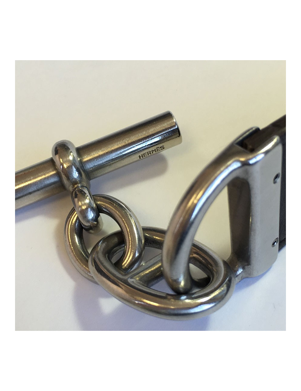 Ceinture HERMES en cuir lisse chocolat et fermoir en T argenté