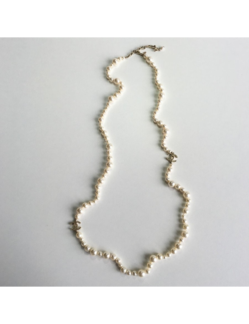 2016  Sautoir CHANEL en perles nacrées 