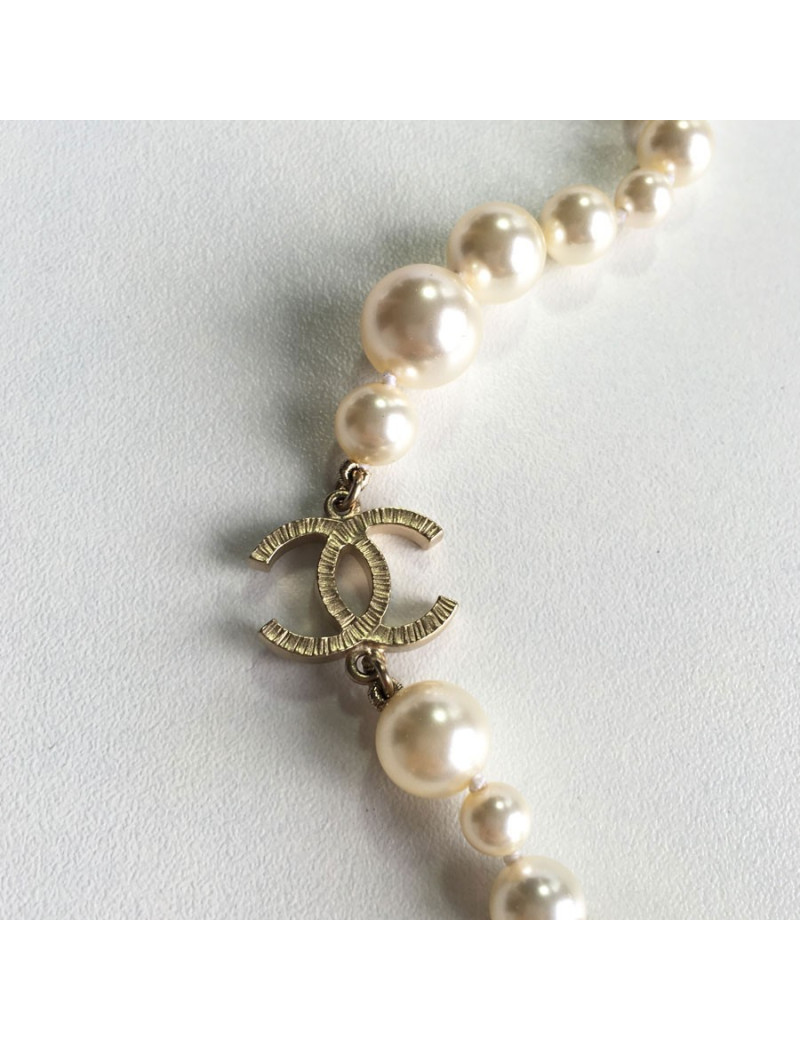2016  Sautoir CHANEL en perles nacrées 