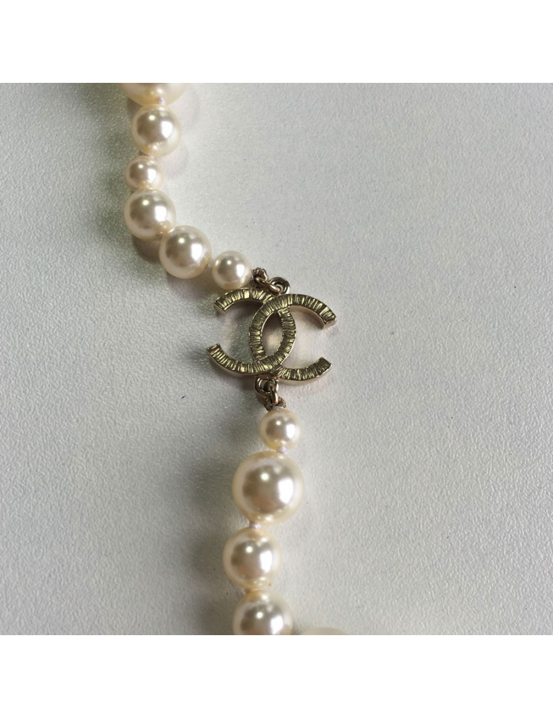 2016  Sautoir CHANEL en perles nacrées 