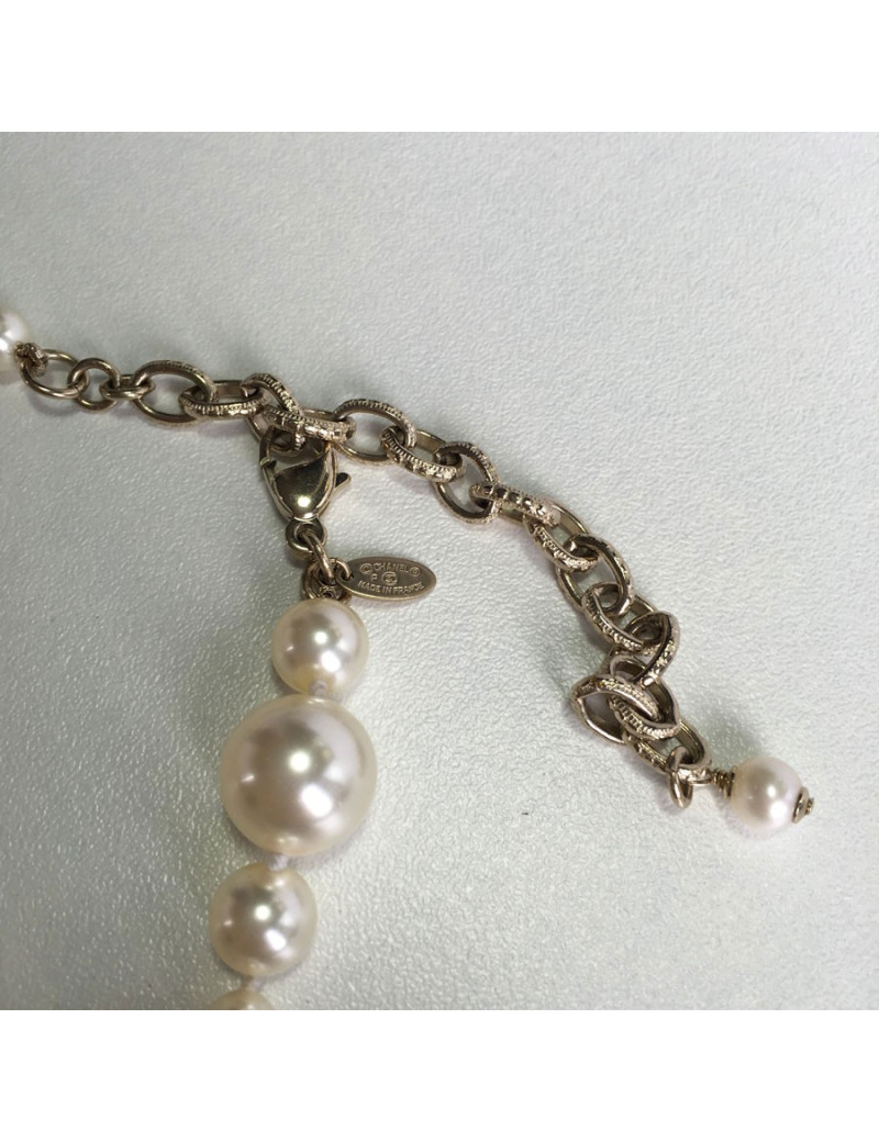 2016  Sautoir CHANEL en perles nacrées 