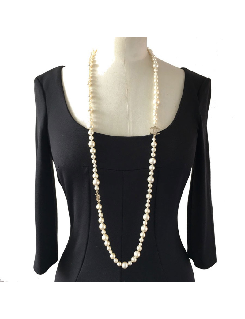 2016  Sautoir CHANEL en perles nacrées 