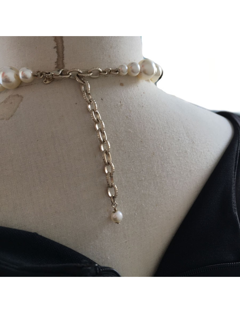 2016  Sautoir CHANEL en perles nacrées 