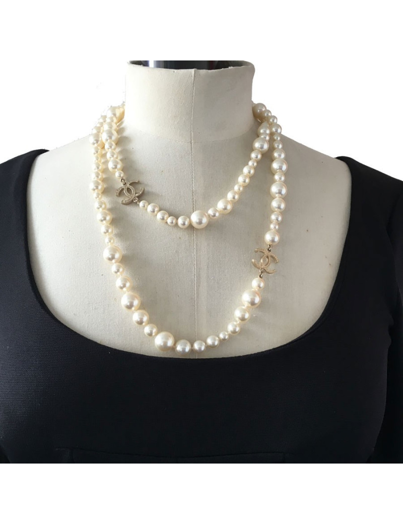 2016  Sautoir CHANEL en perles nacrées 
