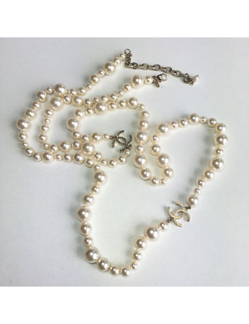 2016  Sautoir CHANEL en perles nacrées 