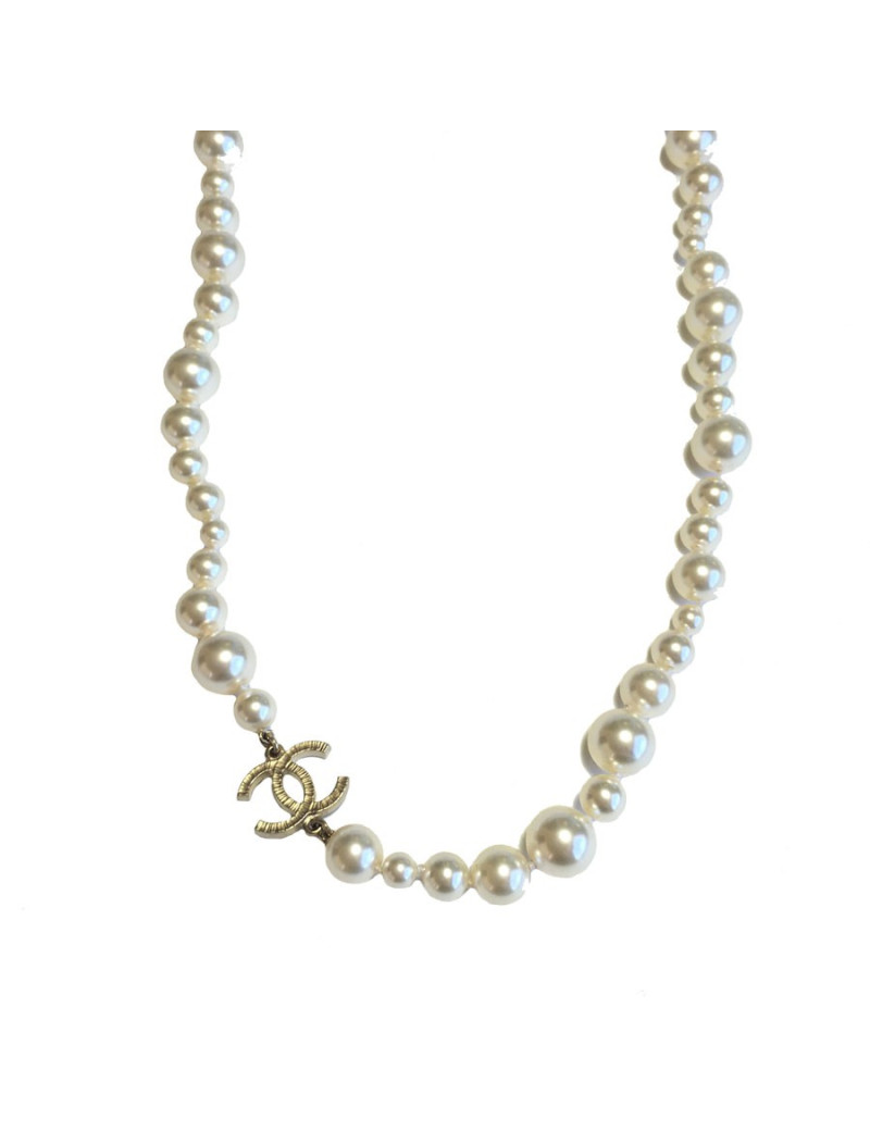 2016  Sautoir CHANEL en perles nacrées 