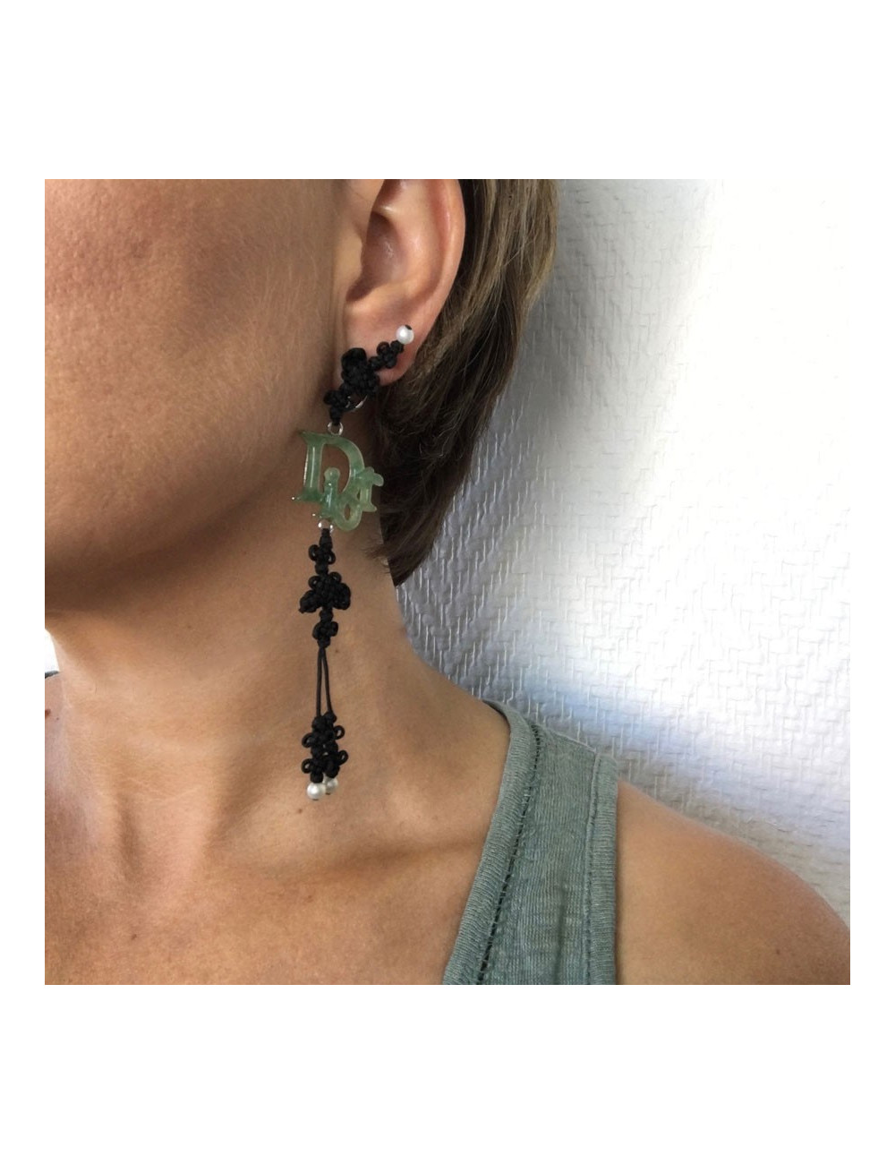 Collector DIOR clip-on earrings in fine black cord and DIOR in silver plated metal and green resin