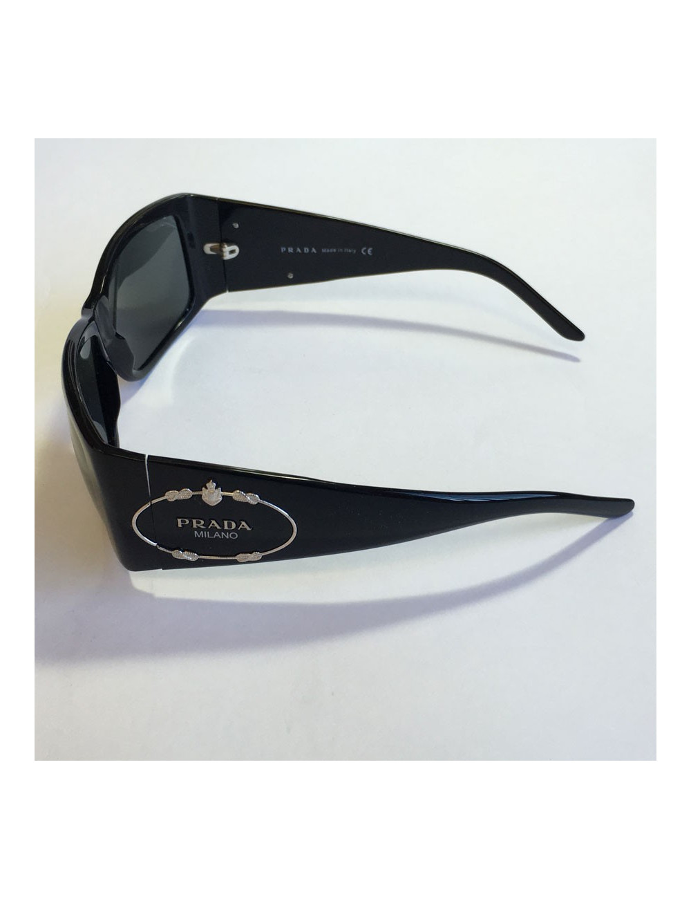 Lunettes de soleil PRADA en plexi noir