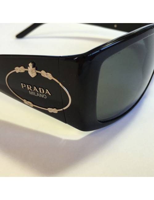 Lunettes de soleil PRADA en plexi noir