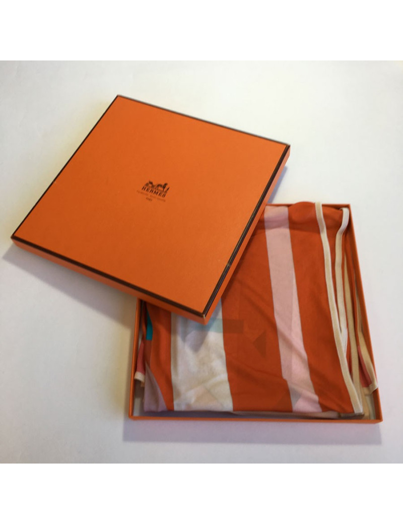 xxx Carré HERMES "Rocabar" en soie multicolore