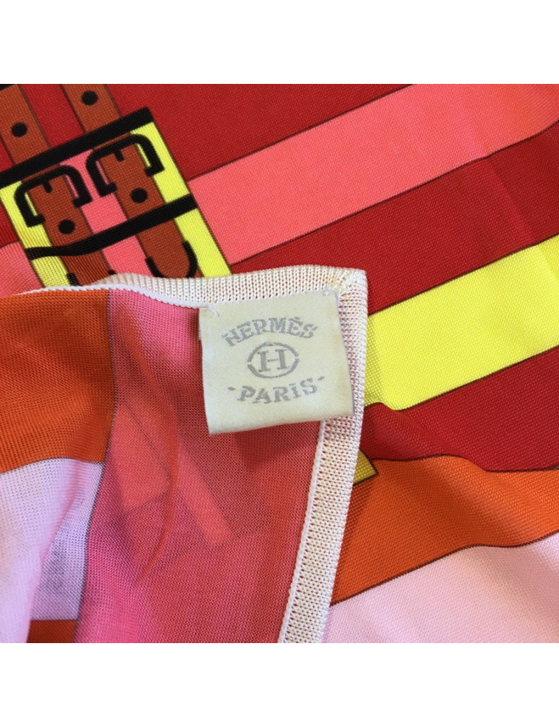 xxx Carré HERMES "Rocabar" en soie multicolore
