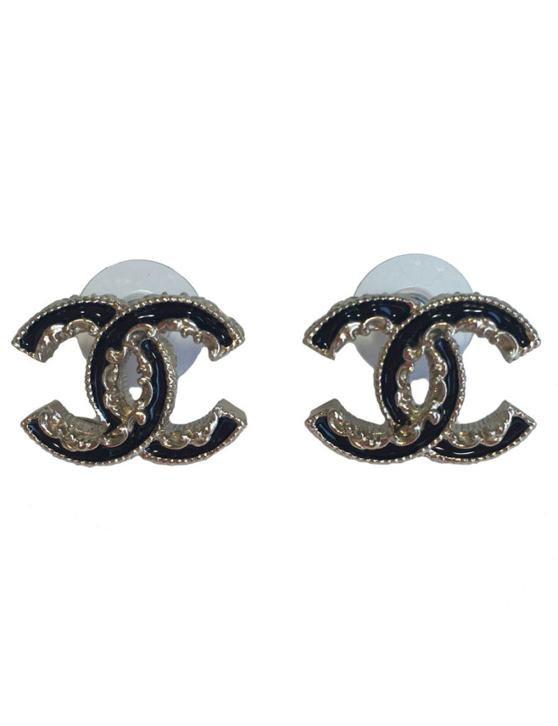 Clous d'oreilles CHANEL CC émail noir et métal or pâle