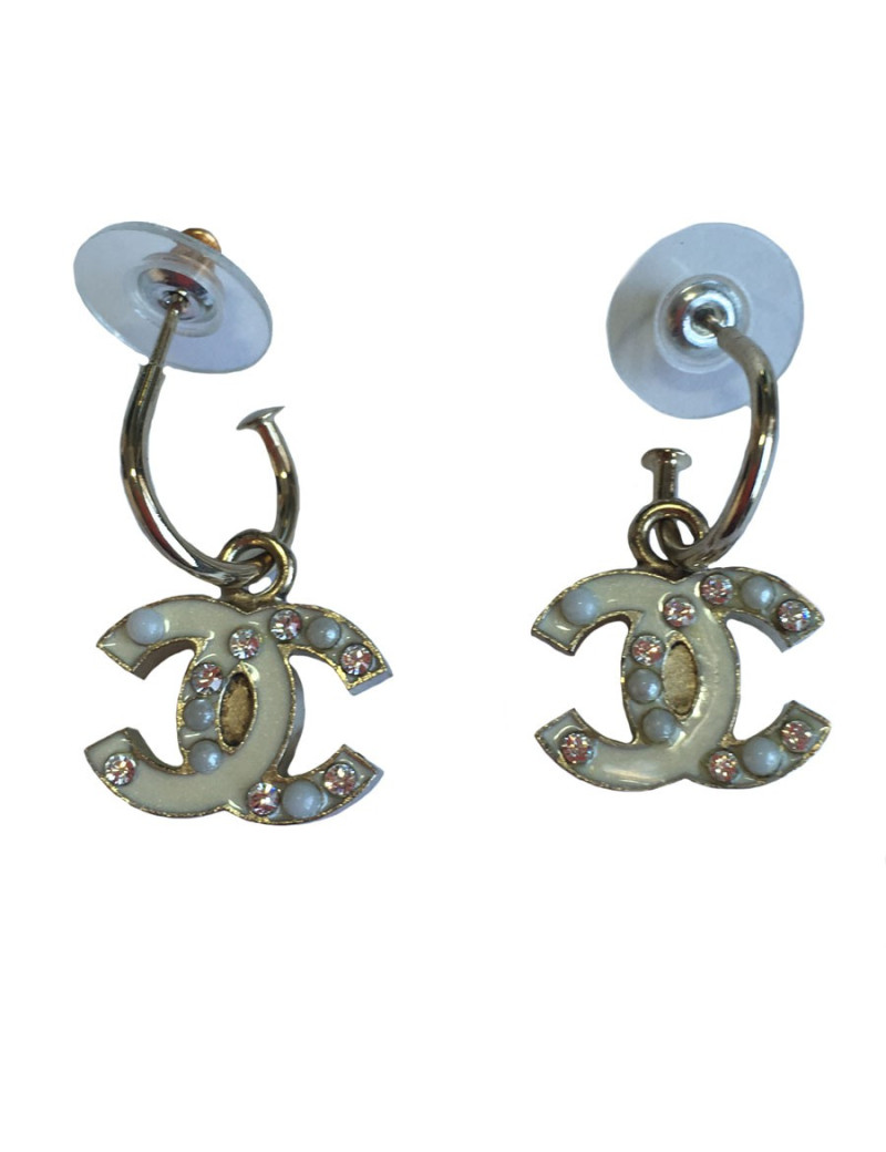 Clous d'oreilles CC émaillé blanc CHANEL