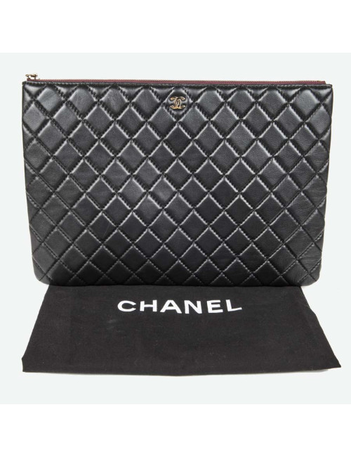 Pochette matelassée CHANEL noire