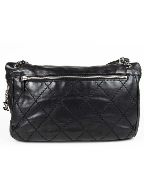 CHANEL messenger bag in black quilted smooth leather