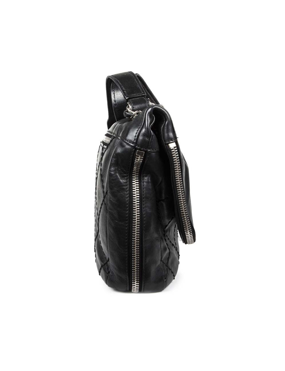 Sac besace CHANEL en cuir souple noir 