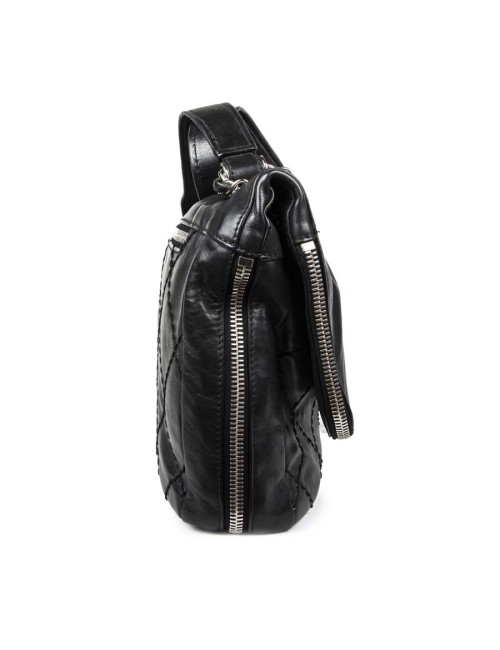 CHANEL messenger bag in black quilted smooth leather