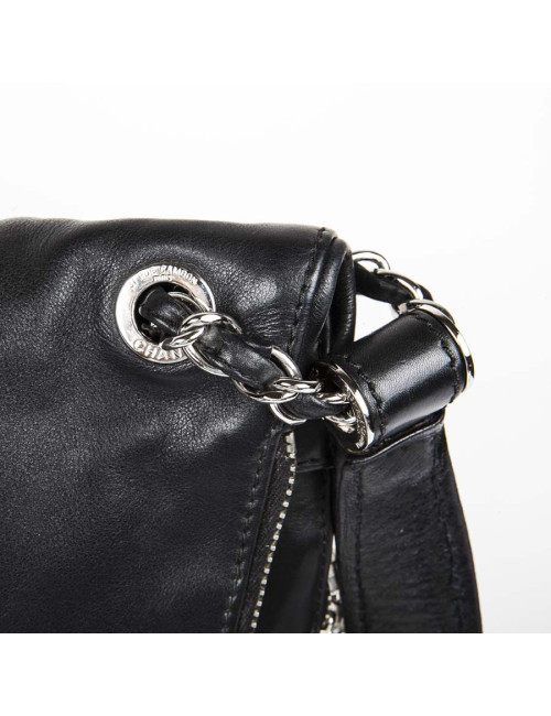 CHANEL messenger bag in black quilted smooth leather