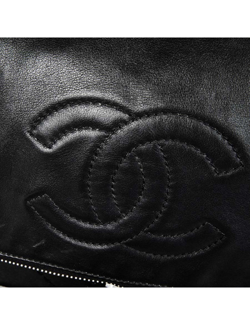 CHANEL messenger bag in black quilted smooth leather