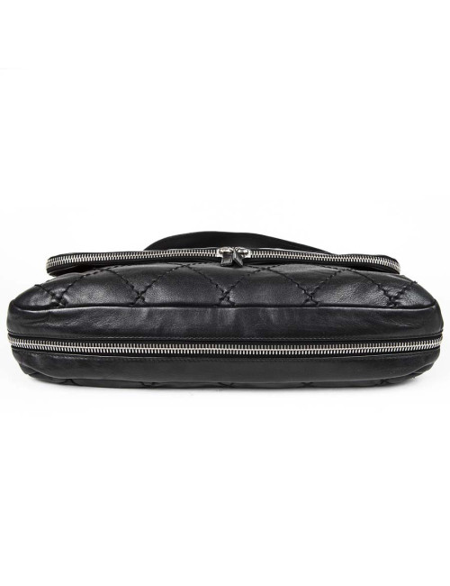 CHANEL messenger bag in black quilted smooth leather