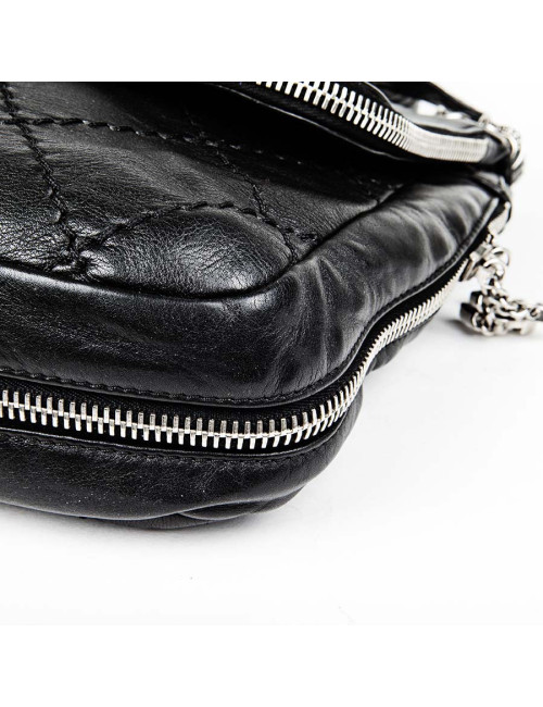 CHANEL messenger bag in black quilted smooth leather