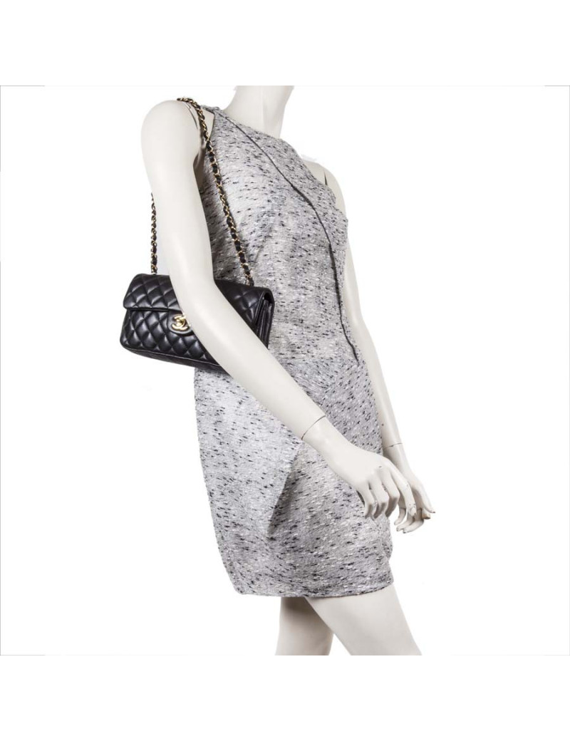 Sac CHANEL baguette cuir noir matelassé