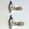 Boucles d'oreille clips CHANEL CC en métal argenté et brillants