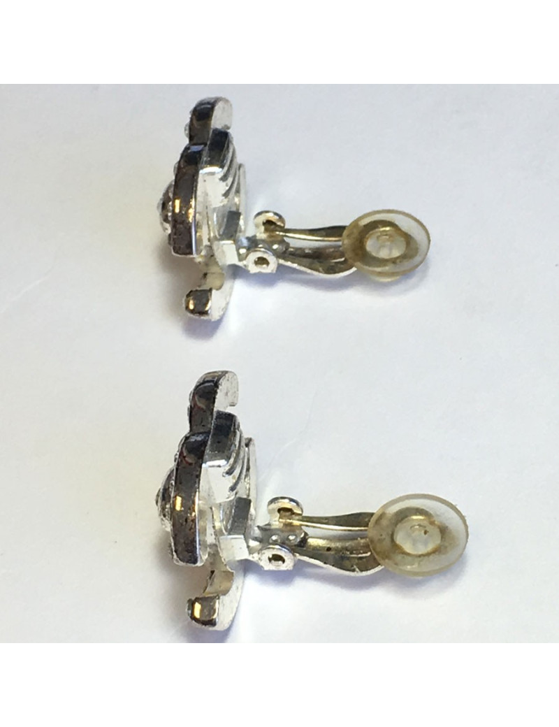 Boucles d'oreille clips CHANEL CC en métal argenté et brillants