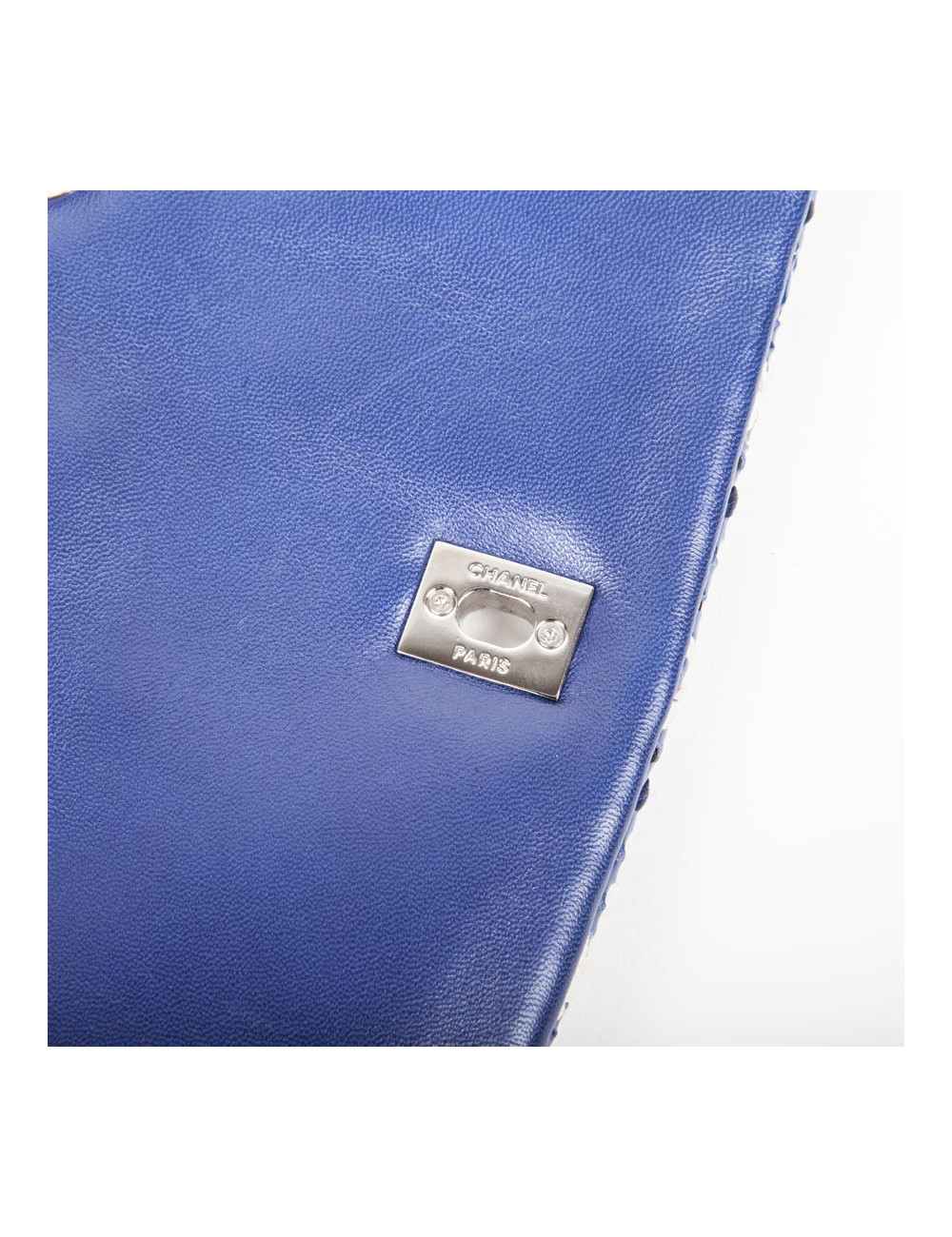 Sac baguette CHANEL cuir verni bleu et noir