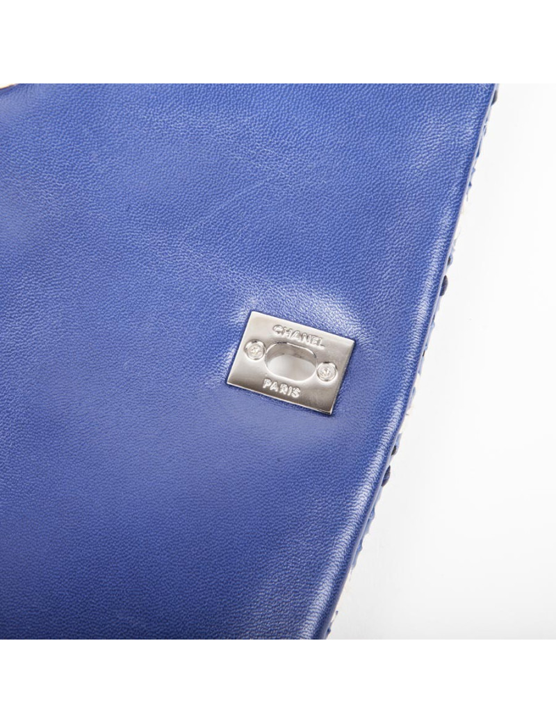 Sac baguette CHANEL cuir verni bleu et noir