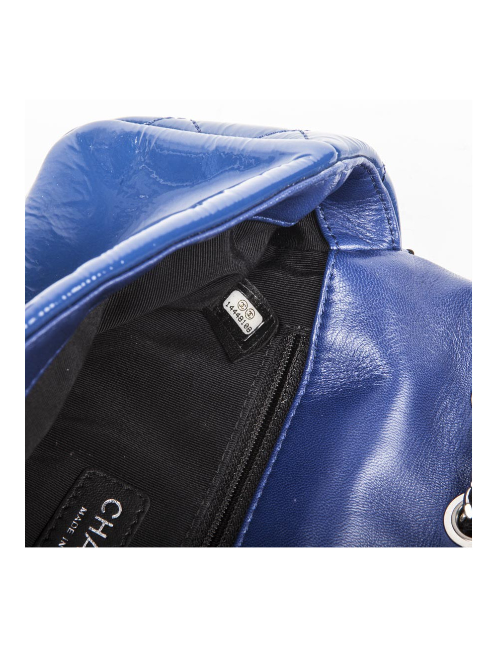 Sac baguette CHANEL cuir verni bleu et noir