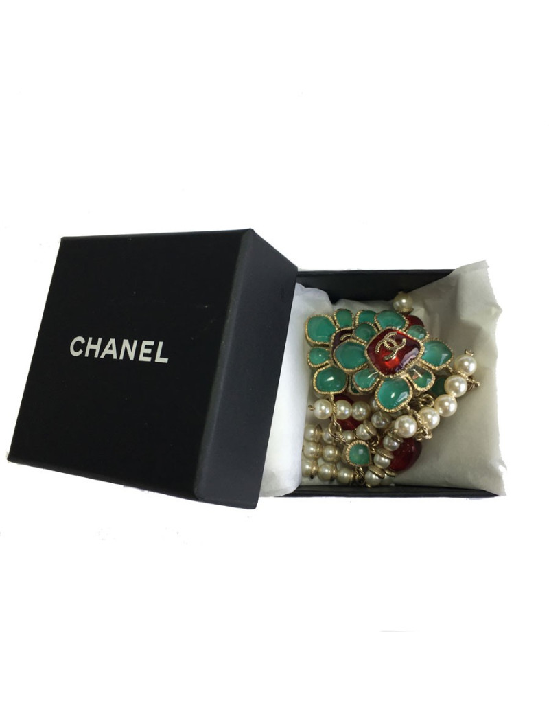 Boucles d'oreille CHANEL clips pendantes en métal doré, perles nacrées et pâte de verre