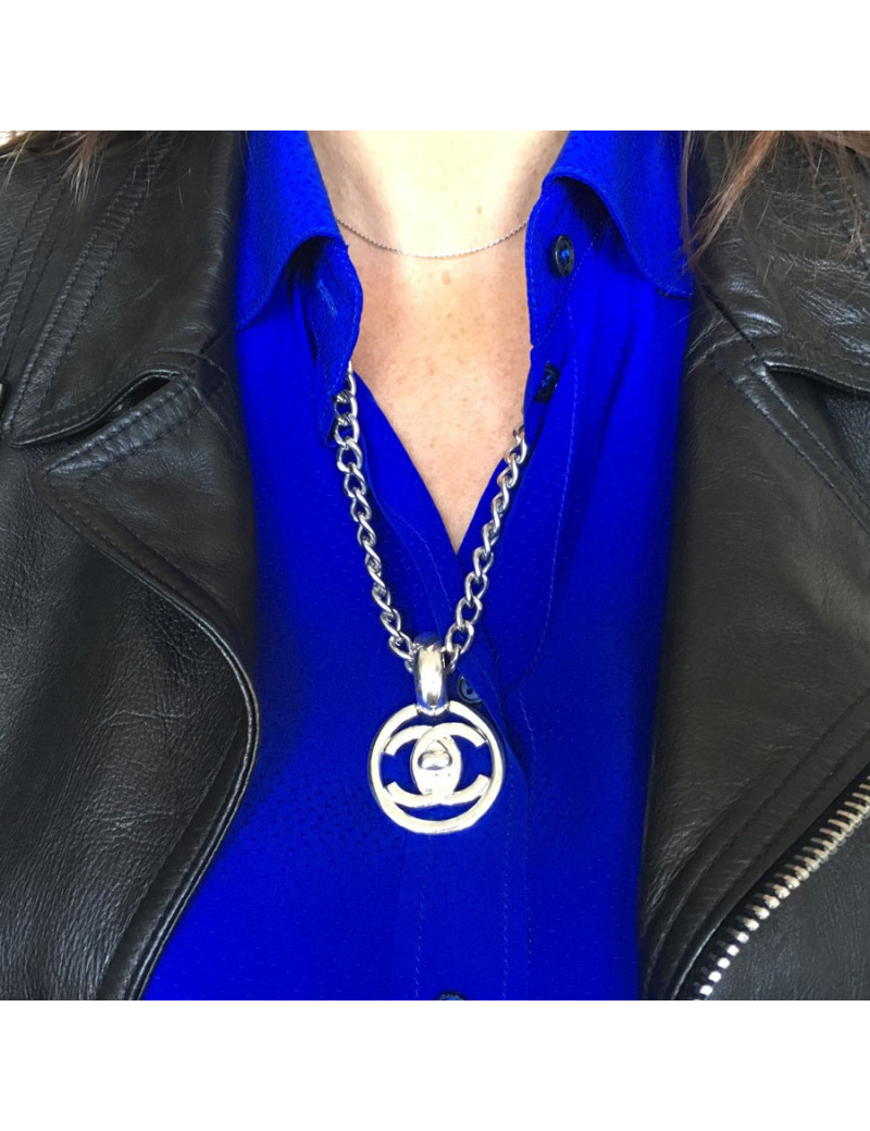Collier CHANEL en métal argenté