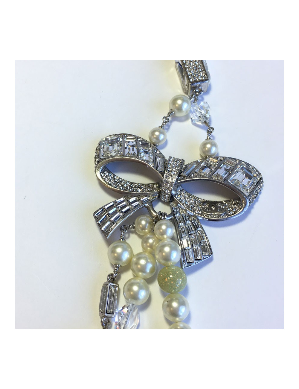 Sautoir CHANEL noeud avec brillants