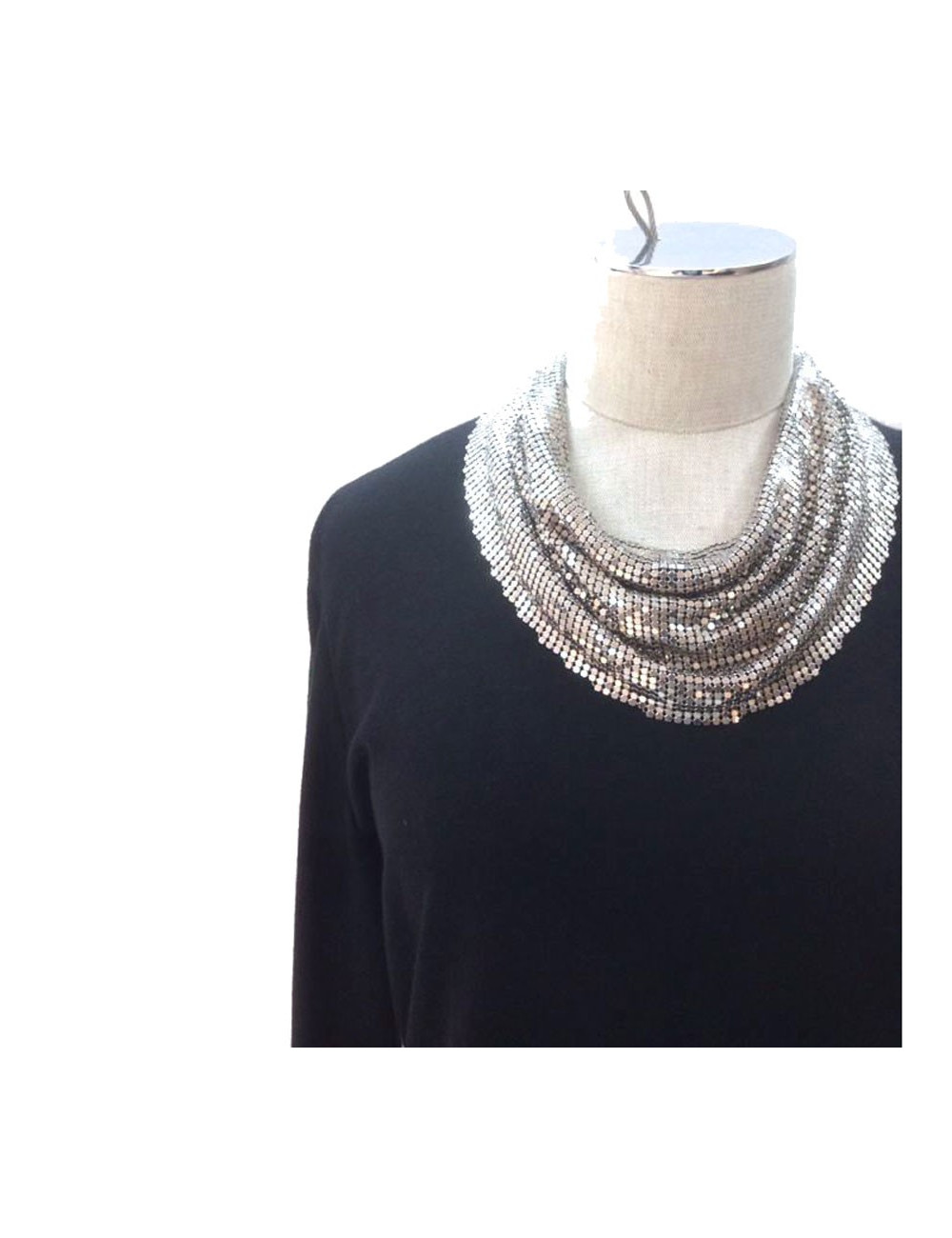 CHANEL sweater in black cashmere and removable neck chainmail