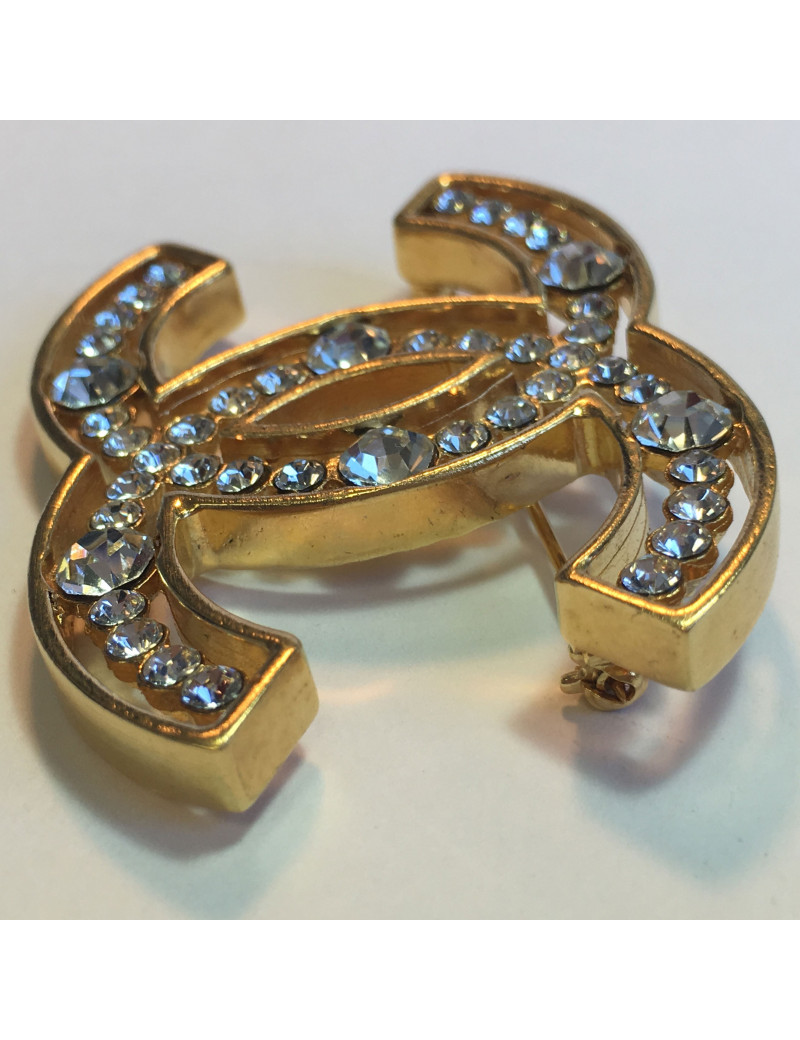 Broche CHANEL en métal doré et strass