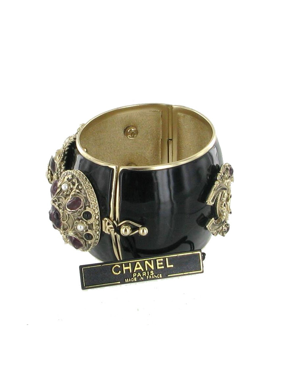 Manchette Couture CHANEL en métal doré mat et résine noire