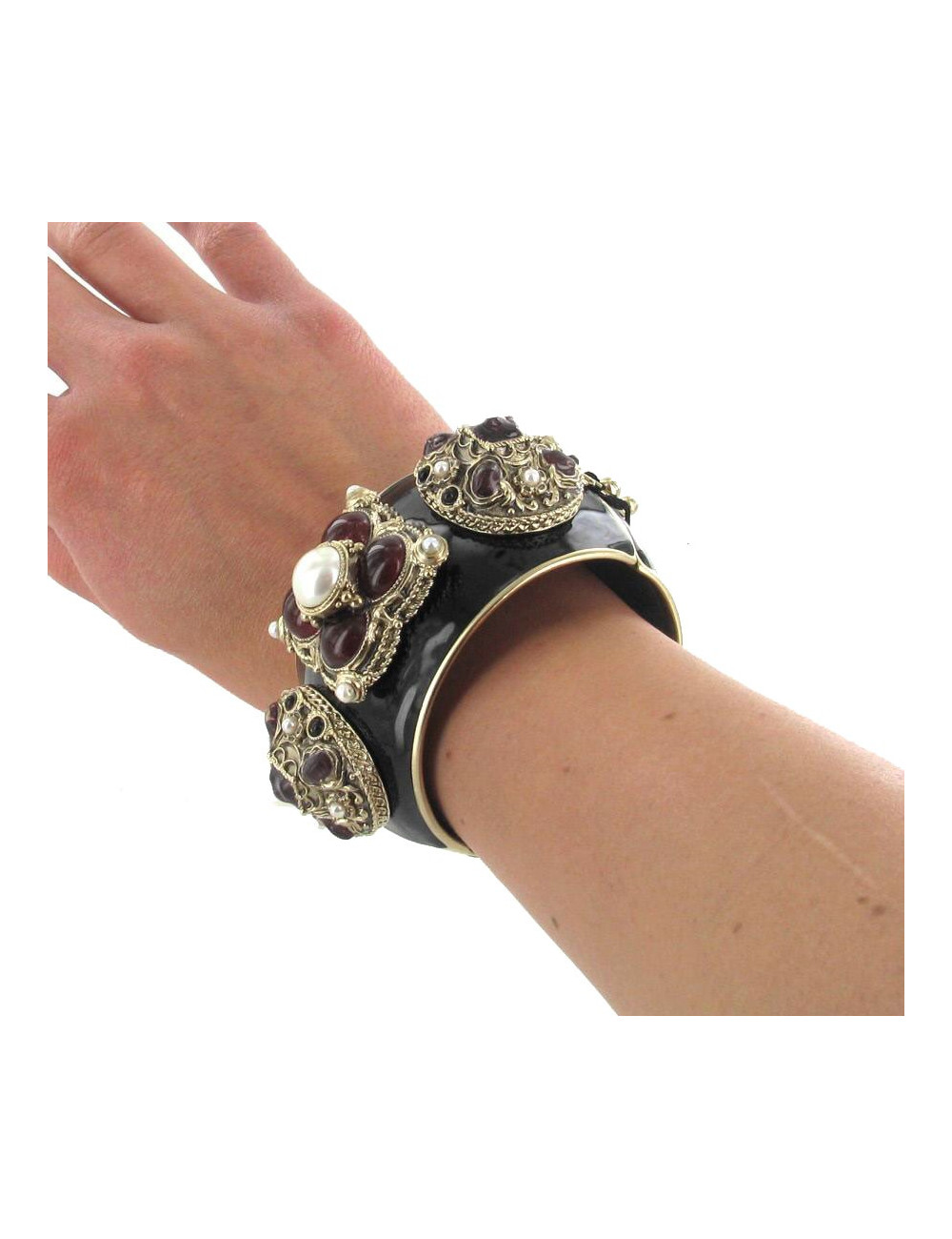 Cuff Couture CHANEL matte gold metal and black resin