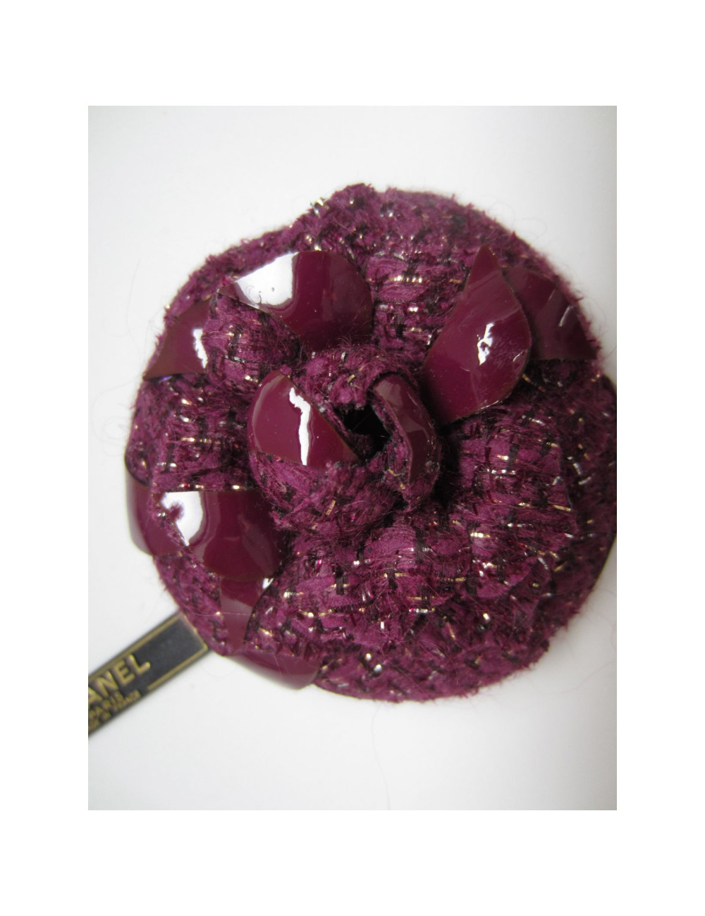 Broche Tweed & cuir vernis bordeaux CHANEL