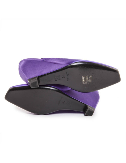 LOUIS VUITTON T 40 en purple Duchess satin pumps