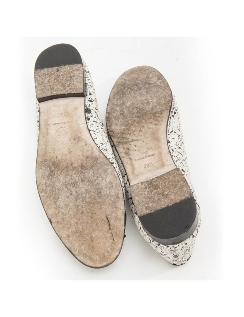 Ballerines CHANEL T 38.5 effet galuchat noir et blanc