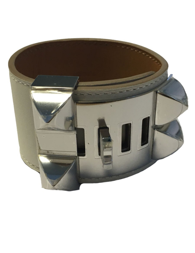  Manchette CDC HERMES en veau swift couleur craie et bijouterie argentée