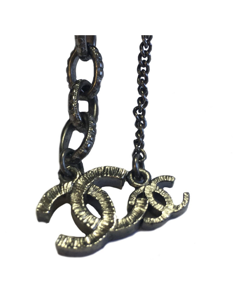 Manchette CHANEL "Paris-Edimbourg" en tweed noir, chaînes, perles et strass 