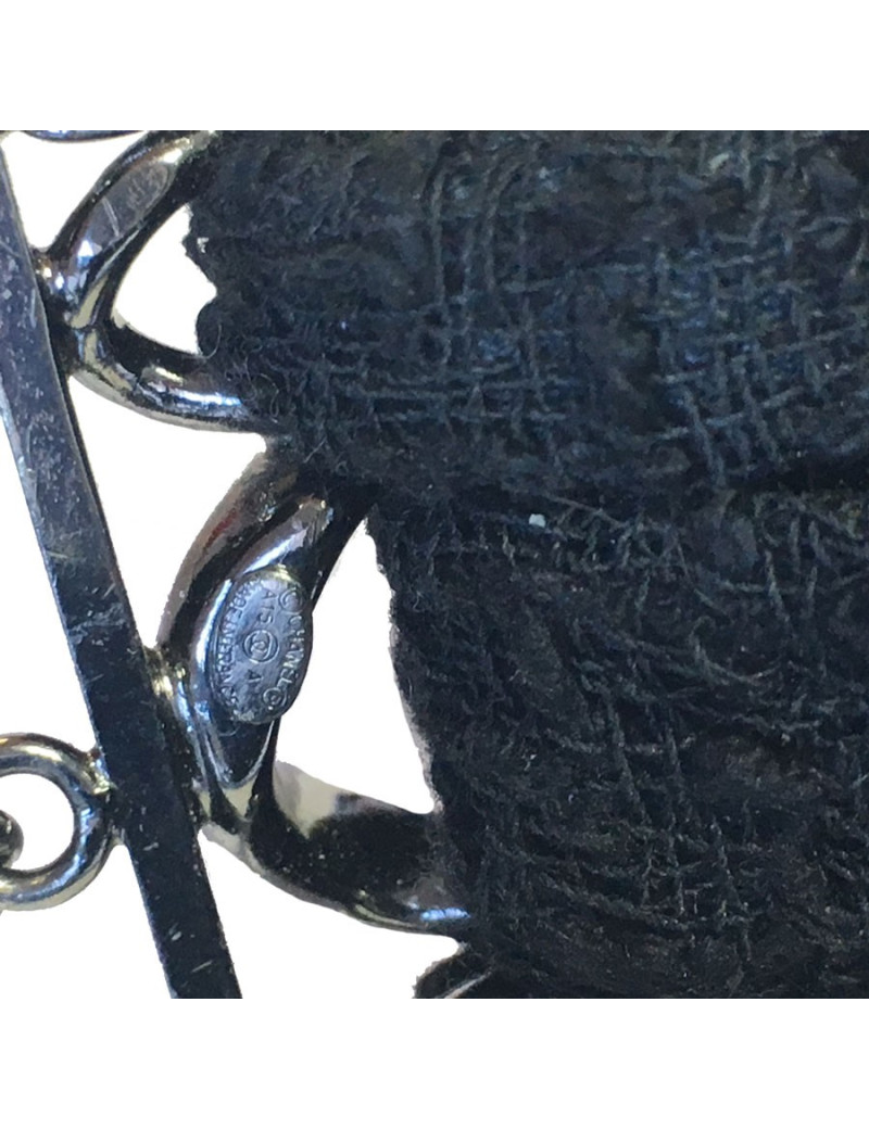 Manchette CHANEL "Paris-Edimbourg" en tweed noir, chaînes, perles et strass 