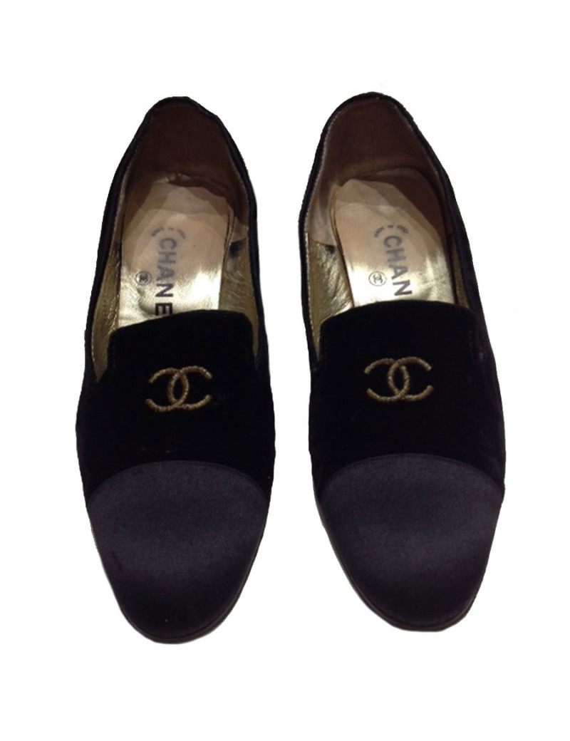 Richelieu CHANEL Couture en panne de velours et satin noir CC brodé